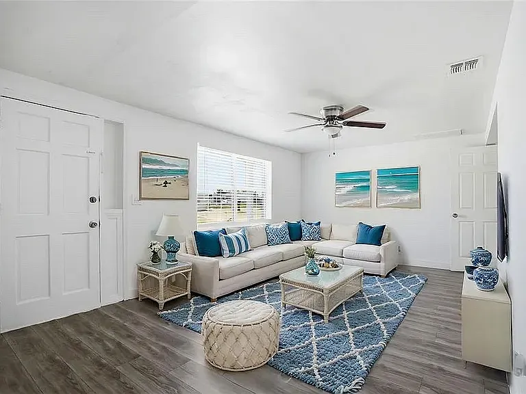 3 bed, 1340 sqft, $1,900 — Photo 2