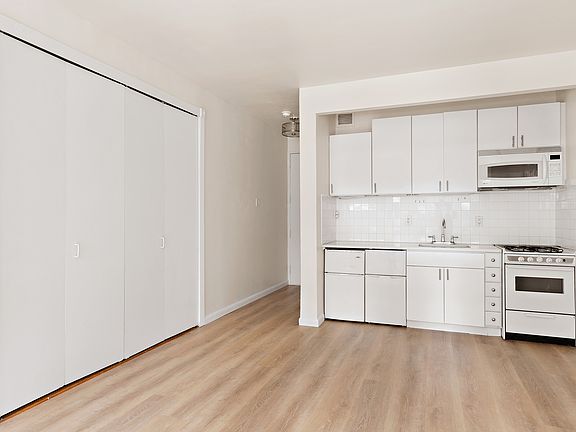 5th image of 301 W 57th St APT 7E