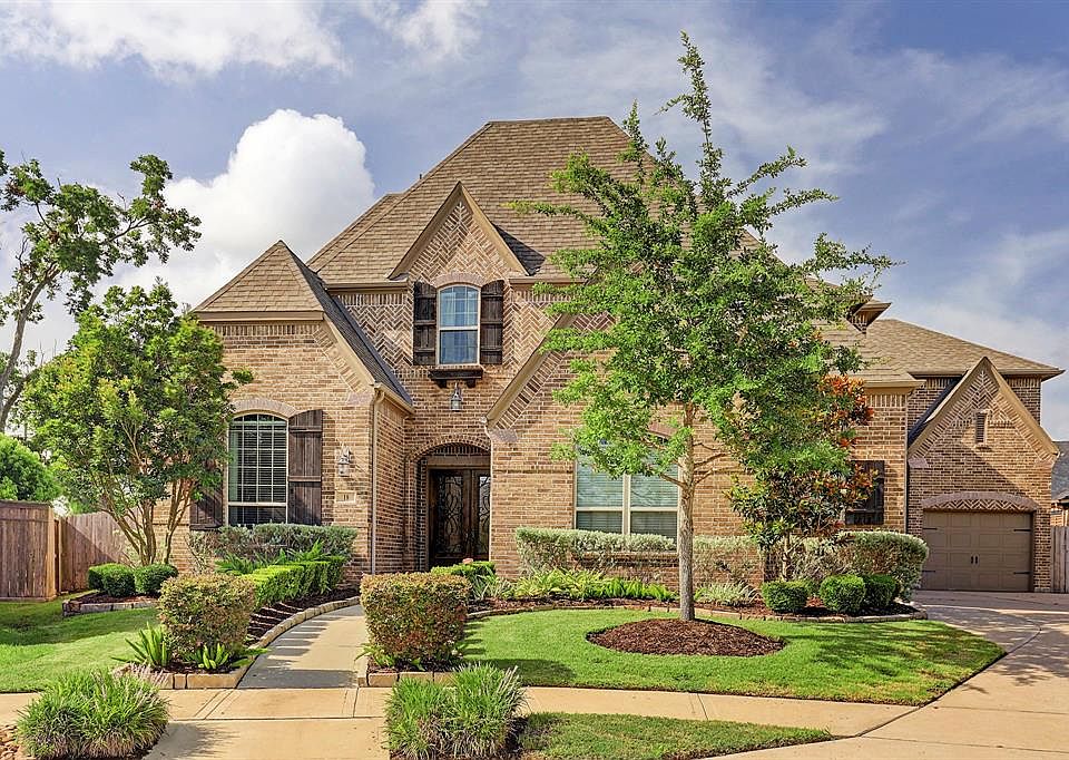 Welcome to 18 Cotton Iron Dr located in the subdivision of Bees Creek in Sienna Plantation. This beautiful home is situated on a cul-de-sac with highly desired three car garage.
