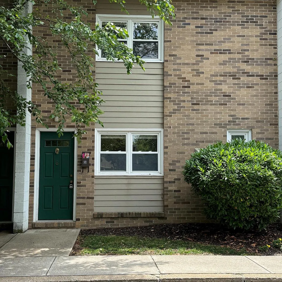 2 bed, 1.5 bath, 7616 sqft, $2,200 — Photo 1