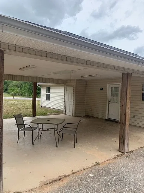 3 bed, 1267 sqft, $2,000 — Photo 2