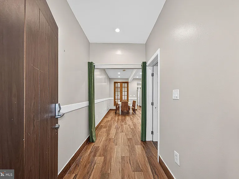 817 6th St NW #B — Photo 9