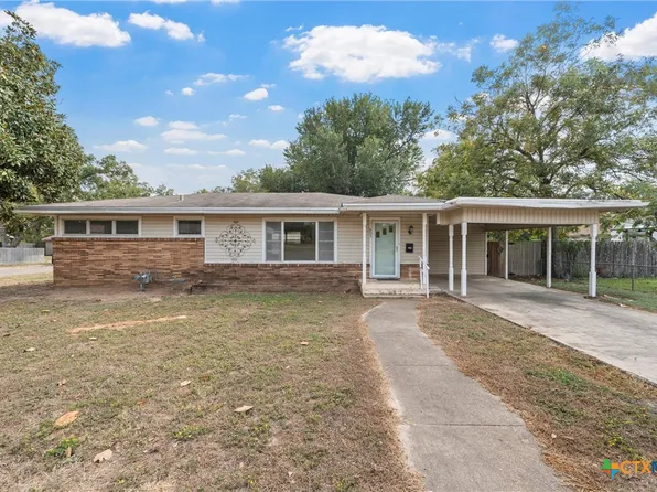 803 E 15th St, Cameron, TX 76520