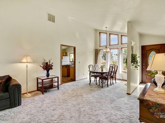 4th image of 7858 Willow Creek Dr