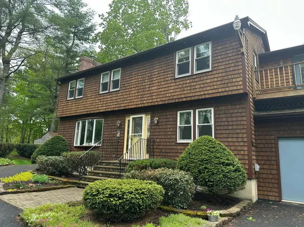 271 Hampden Road, Carmel, ME 04419