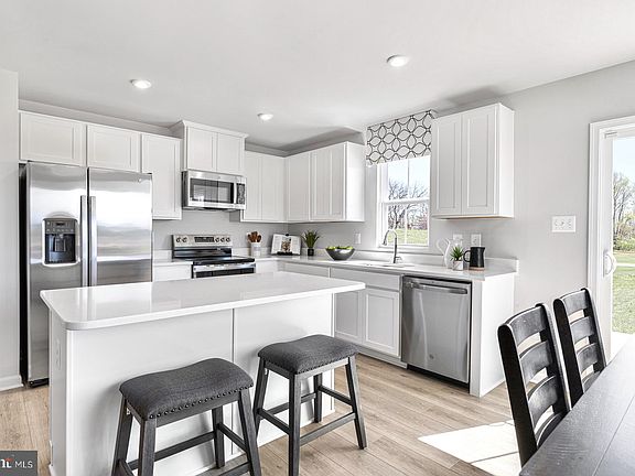 3rd image of 26 Breckenridge Dr