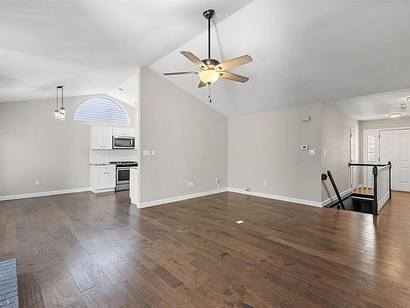5th image of 325 Westwind Estates Ln