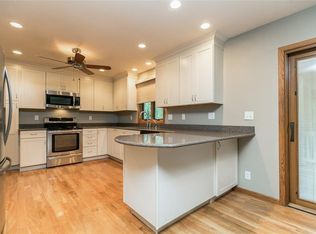 2924 Hillmer Dr SW, Cedar Rapids, IA 52404