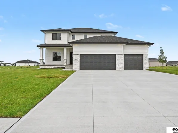 5618 Kestrel Pkwy, Elkhorn, NE 68022