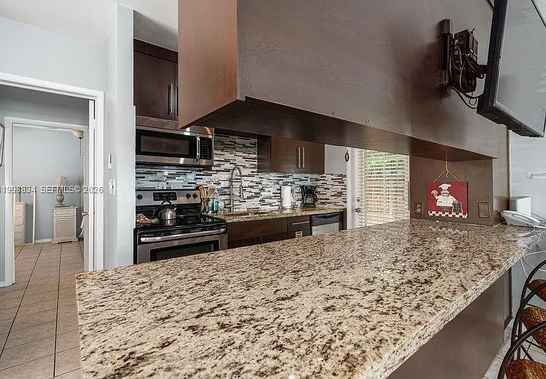 2033 NE 33rd Ave #3 — Photo 8