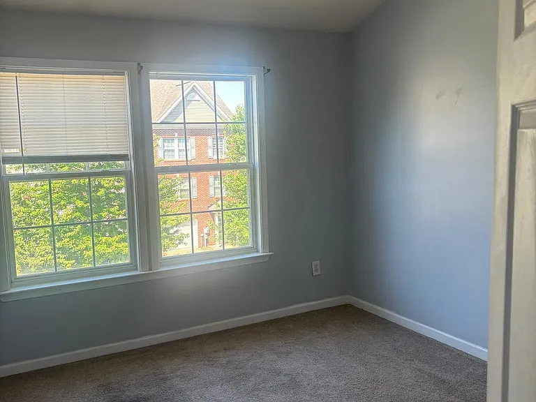 103 S Raphael Ct — Photo 17