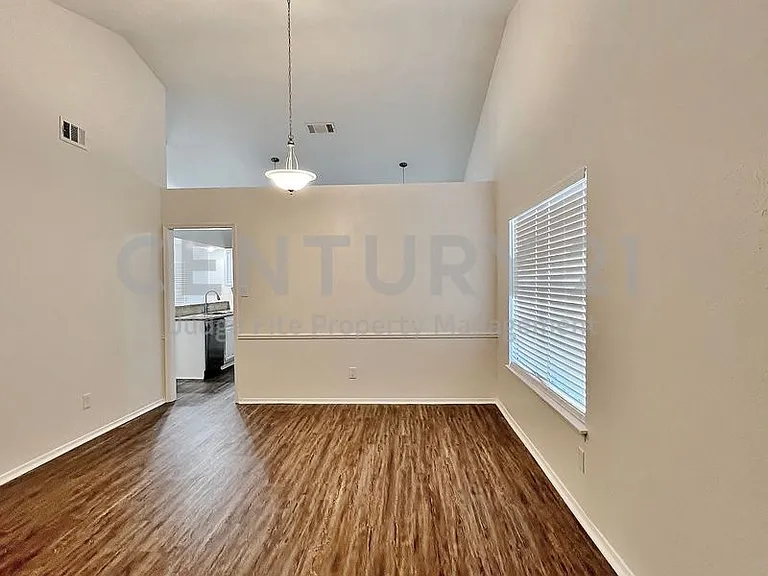 1028 Whitewater Trl — Photo 3