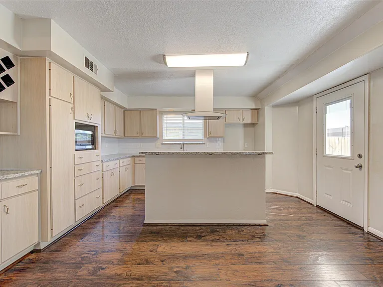 24119 Silversmith Ln — Photo 6