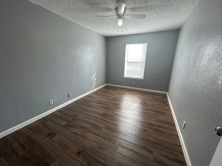 518 Briggs St — Photo 8