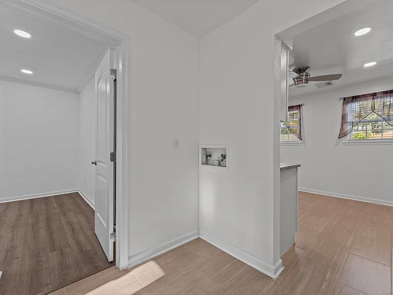780 Meade Ln — Photo 17