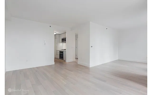 Rented by Douglas Elliman | media 19