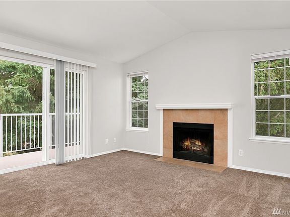 4th image of 19230 Lake Forest Park Dr NE APT B208