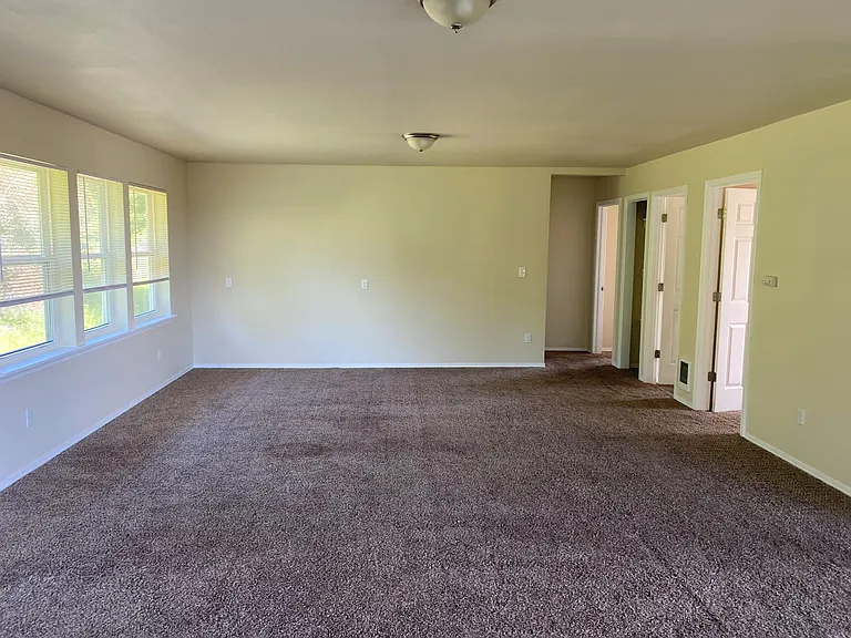 2827-2843 N Oak Harbor Rd — Photo 5