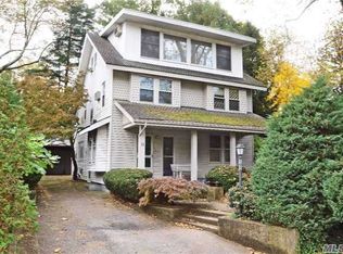 58 Maple Dr, Great Neck, NY 11021
