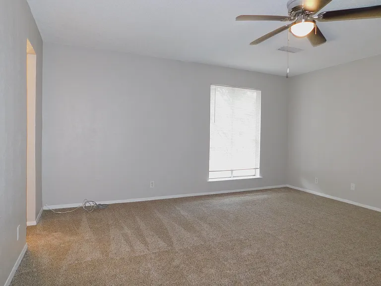 1915 Kingswood Ct — Photo 15