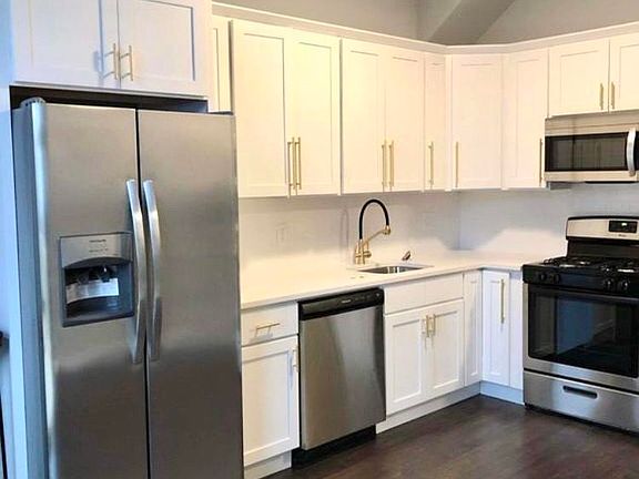 3rd image of 247 Giffords Ln