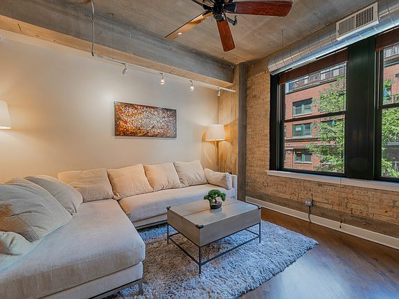 4th image of 411 W Ontario St APT 220