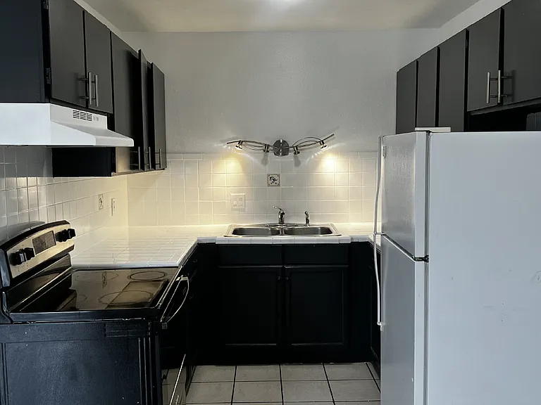 2553 Ellis St #C — Photo 8