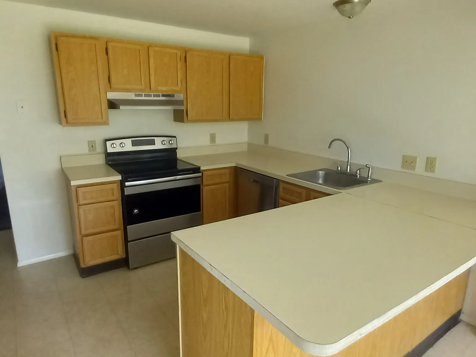 2 bed, 1005 sqft, $1,295 — Photo 3