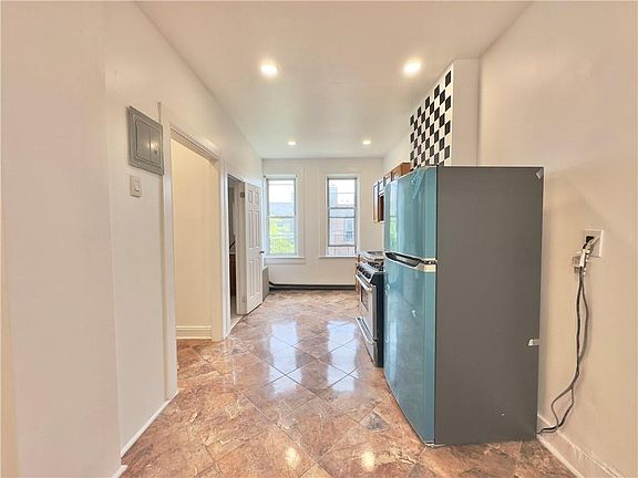 2nd image of 1708 Linden St