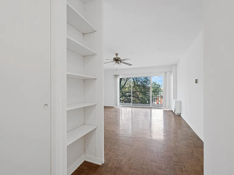 Central Gardens Apartments — Photo 26