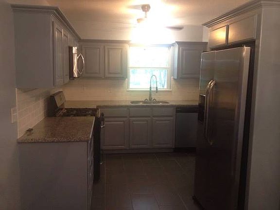 2nd image of 110 S Magnolia St