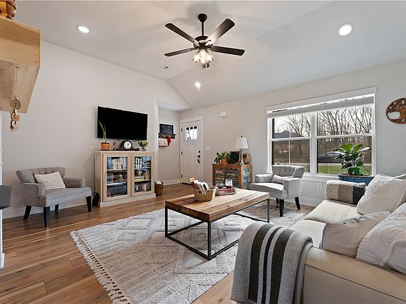 2nd image of 30 Lockhart Dr