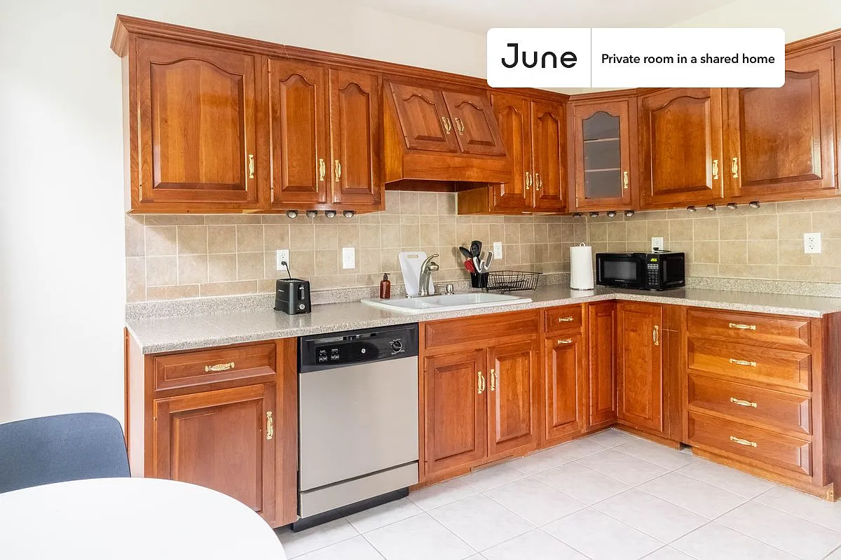 Full bedroom in 3 bed/1 bath home in Central Square (Cambridge) #1299 C — Photo 4