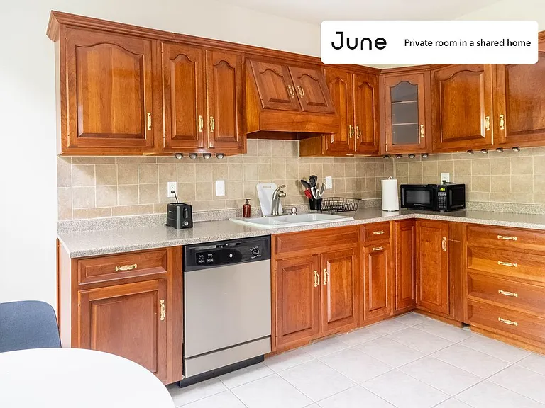 19 Berkshire St #B — Photo 5