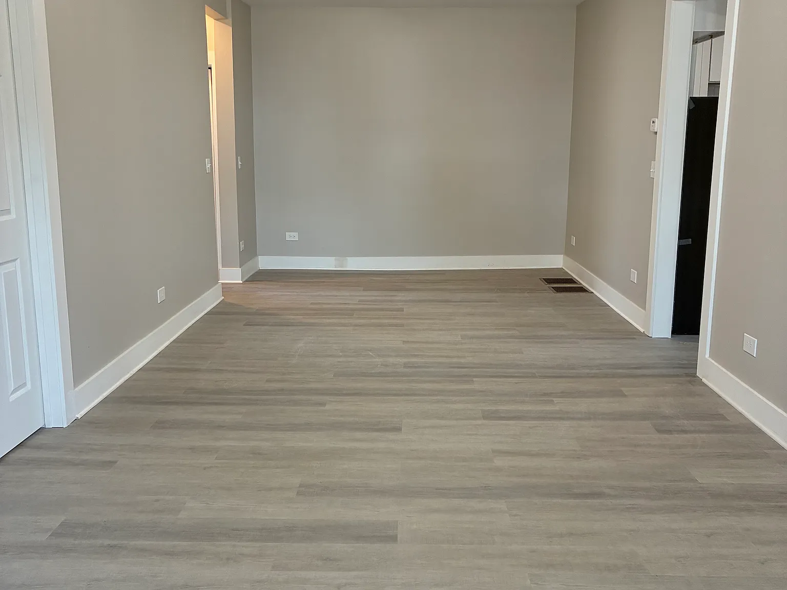 1542 Victoria Ave — Photo 4