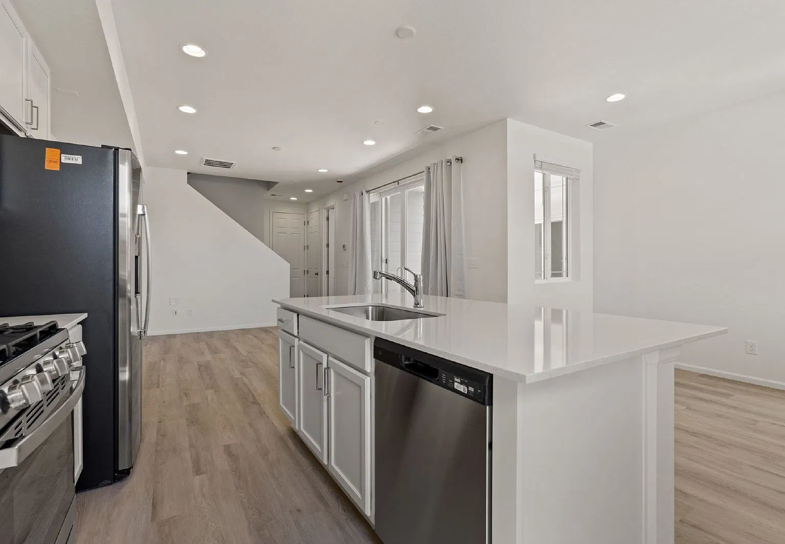 3 bed, 2.5 bath, 1467 sqft, $2,425 — Photo 1