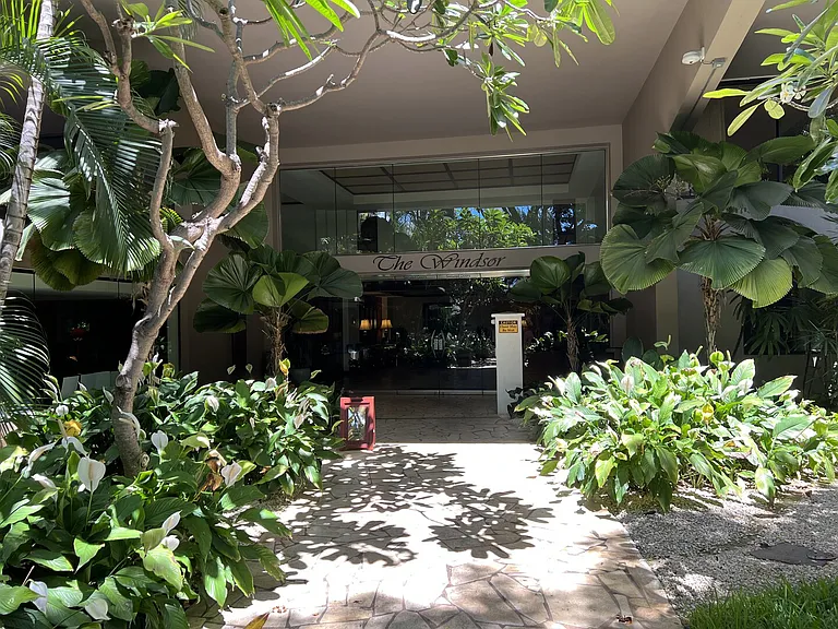 Hobron Ln — Photo 27