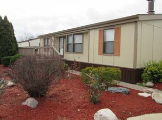 25039 Deer Creek Dr, Flat Rock, MI