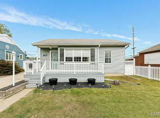 867 E Penning Ave, Wood River, IL 62095