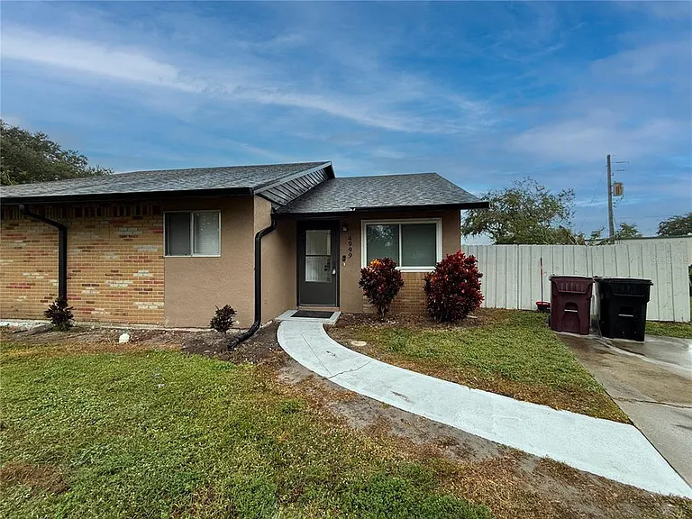 4999 Dover Cir — Photo 1