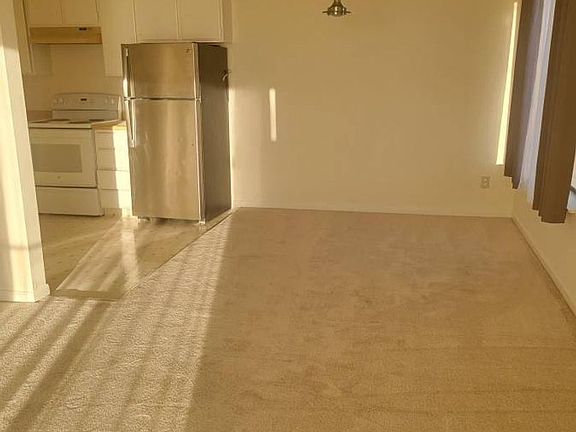 2nd image of 98 Parkridge Dr Unit 205