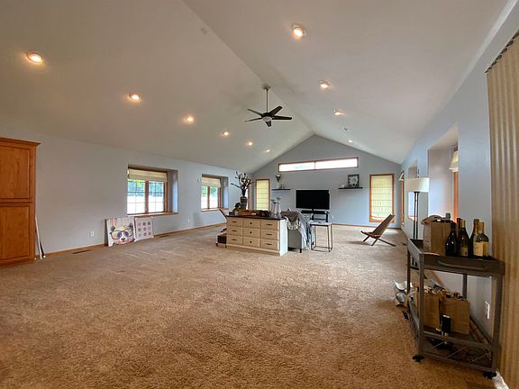 3rd image of 3920 Sequoia Dr.