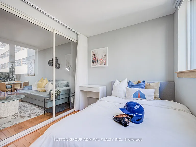1055 Bay St #716 — Photo 23