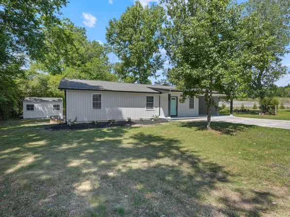 2318 Caroline Dr, Sanford, NC 27330