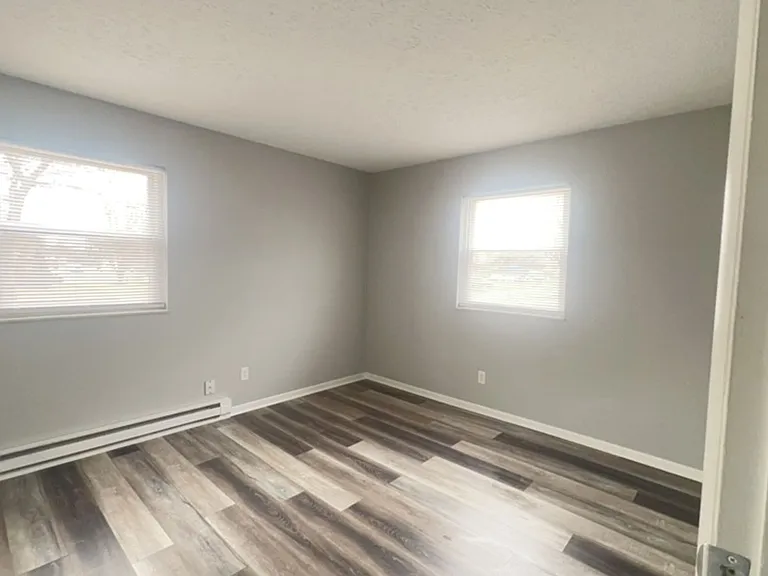 Lincoln Apartments — Photo 22