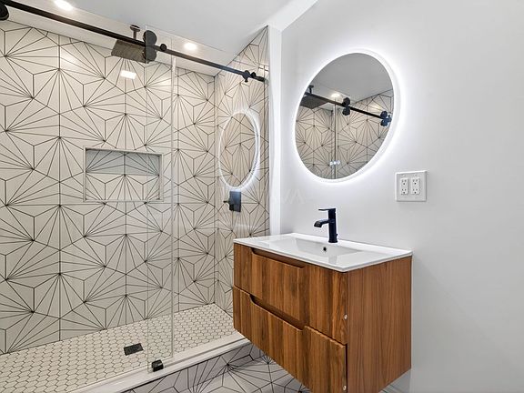 2nd image of 112 Woodstock St #2