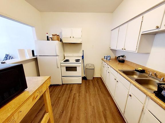 4th image of 404 W Grace St Ste 1
