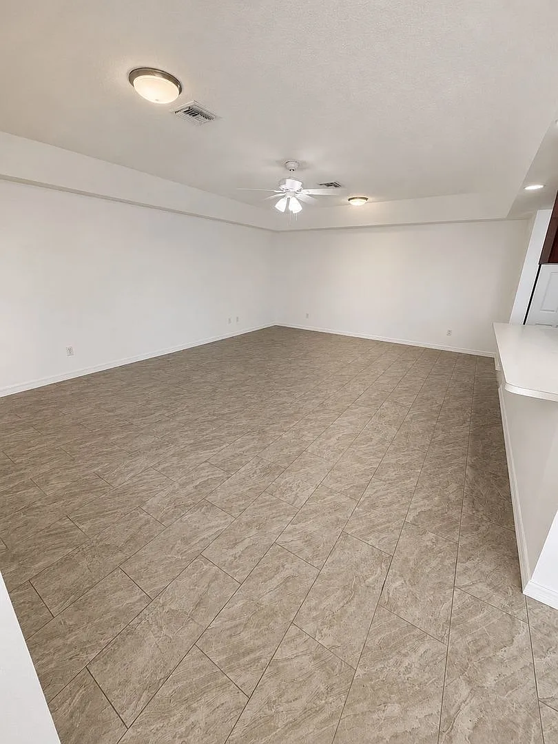 3 bed, 2.0 bath, 1854 sqft, $1,799 — Photo 3