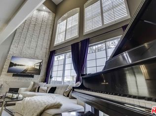1342 N Sierra Bonita Ave APT 204, Los Angeles, CA 90046