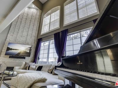 1342 N Sierra Bonita Ave APT 204, Los Angeles, CA, 90046